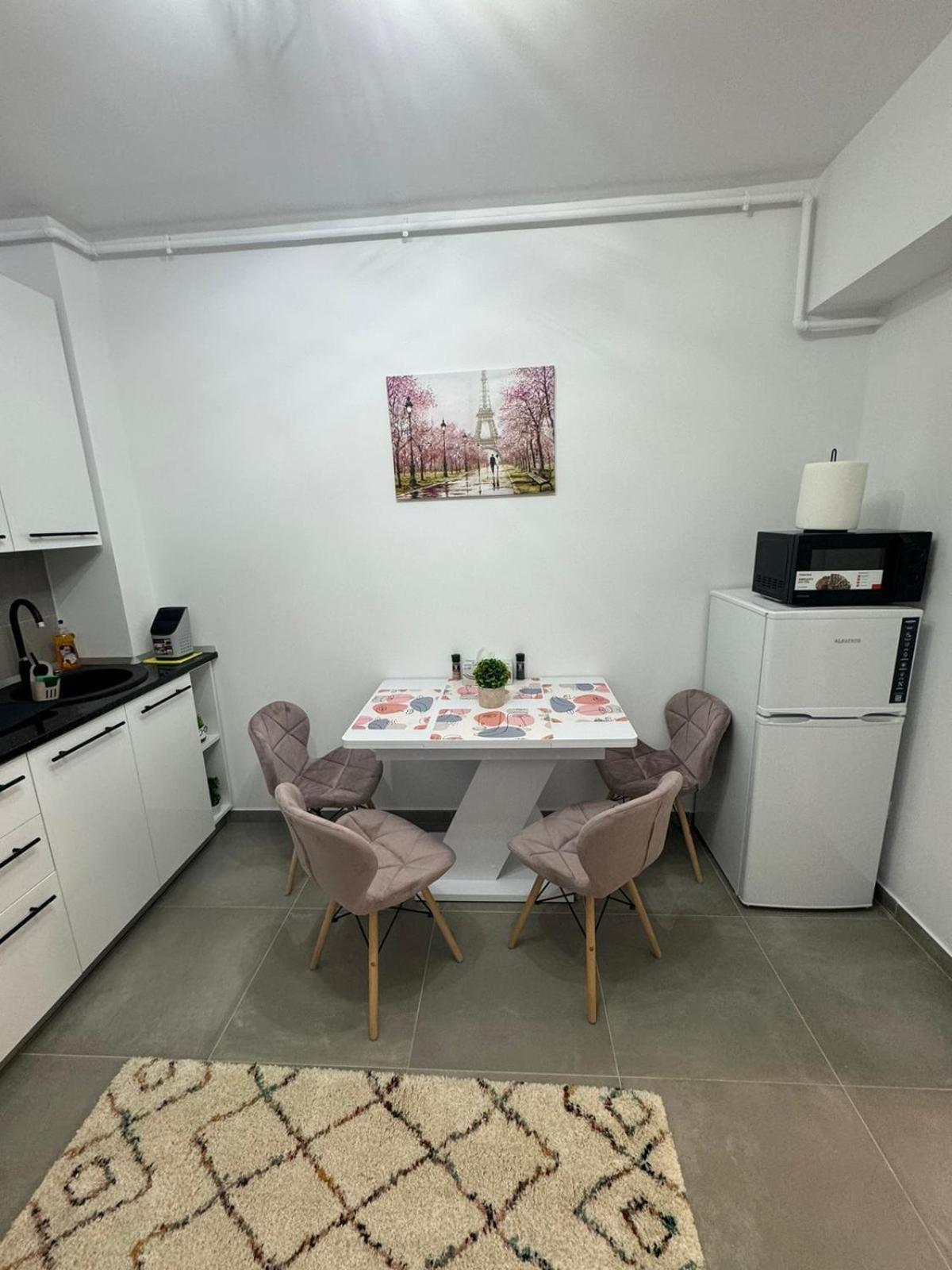 The Moon View Apartment บูคาเรสต์ ภายนอก รูปภาพ