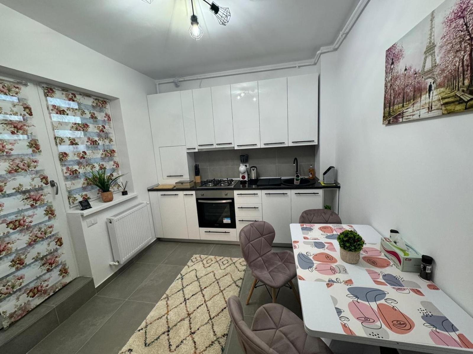 The Moon View Apartment บูคาเรสต์ ภายนอก รูปภาพ